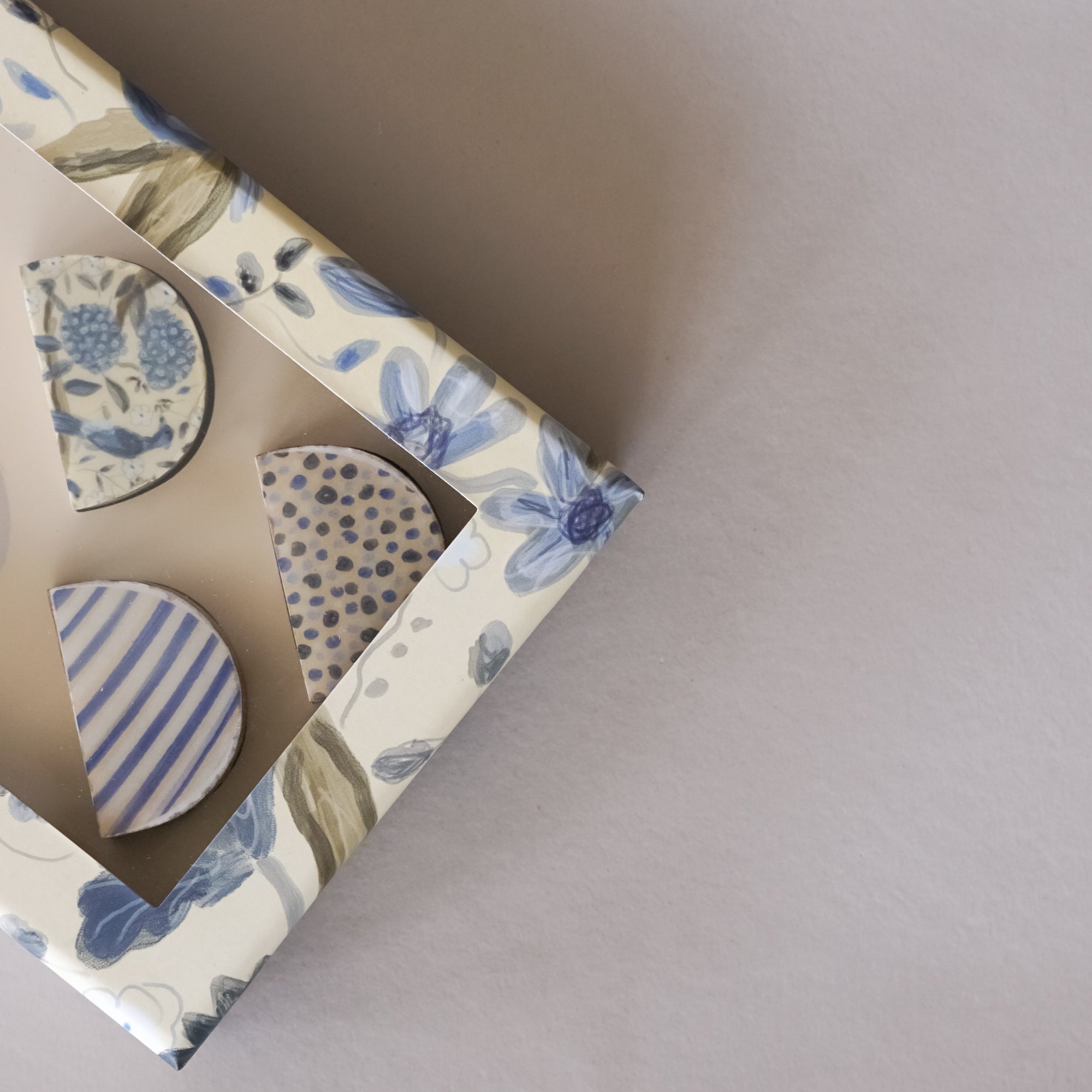 Toile Enamel Place Card Holders | Set of 6