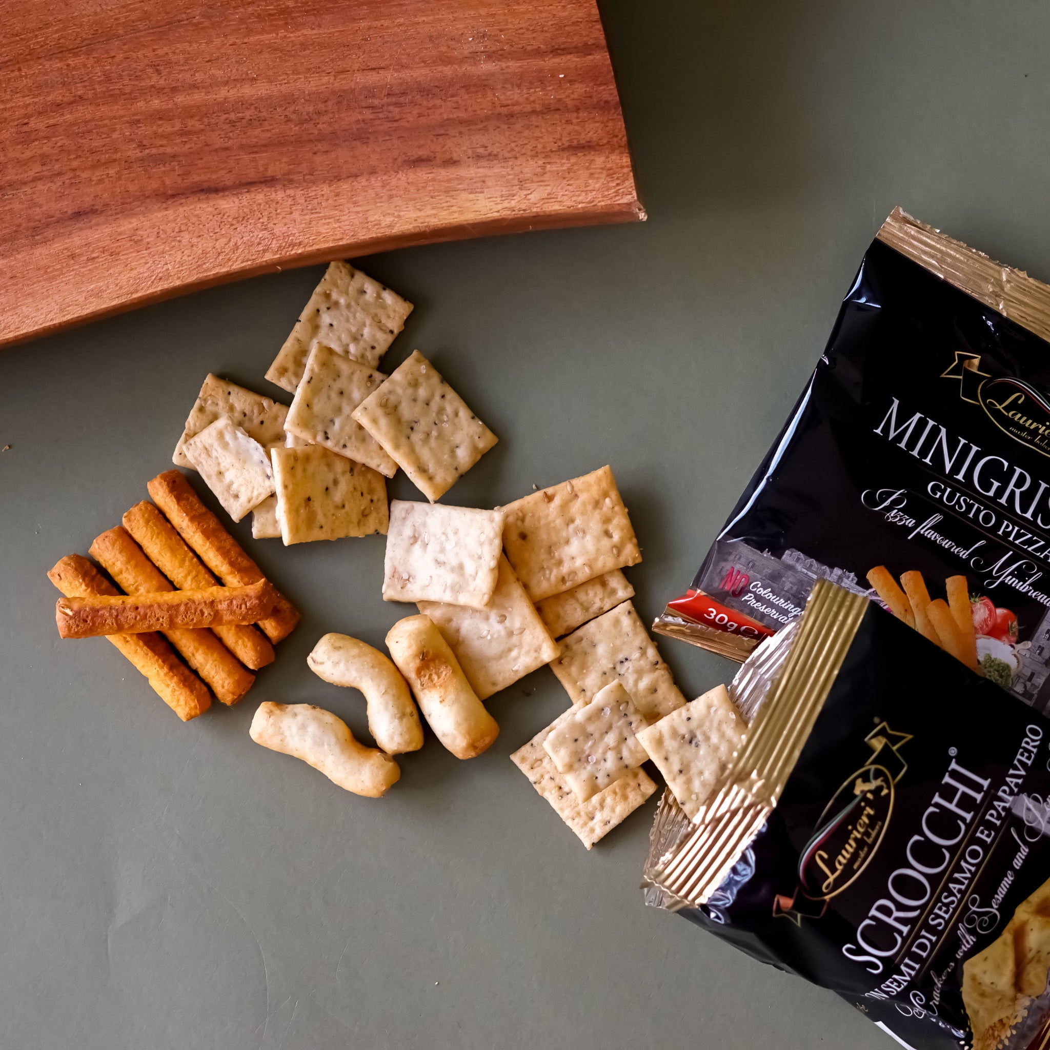 Assorted Italian Crackers and Breadsticks | Laurieri | 1 Oz Bag