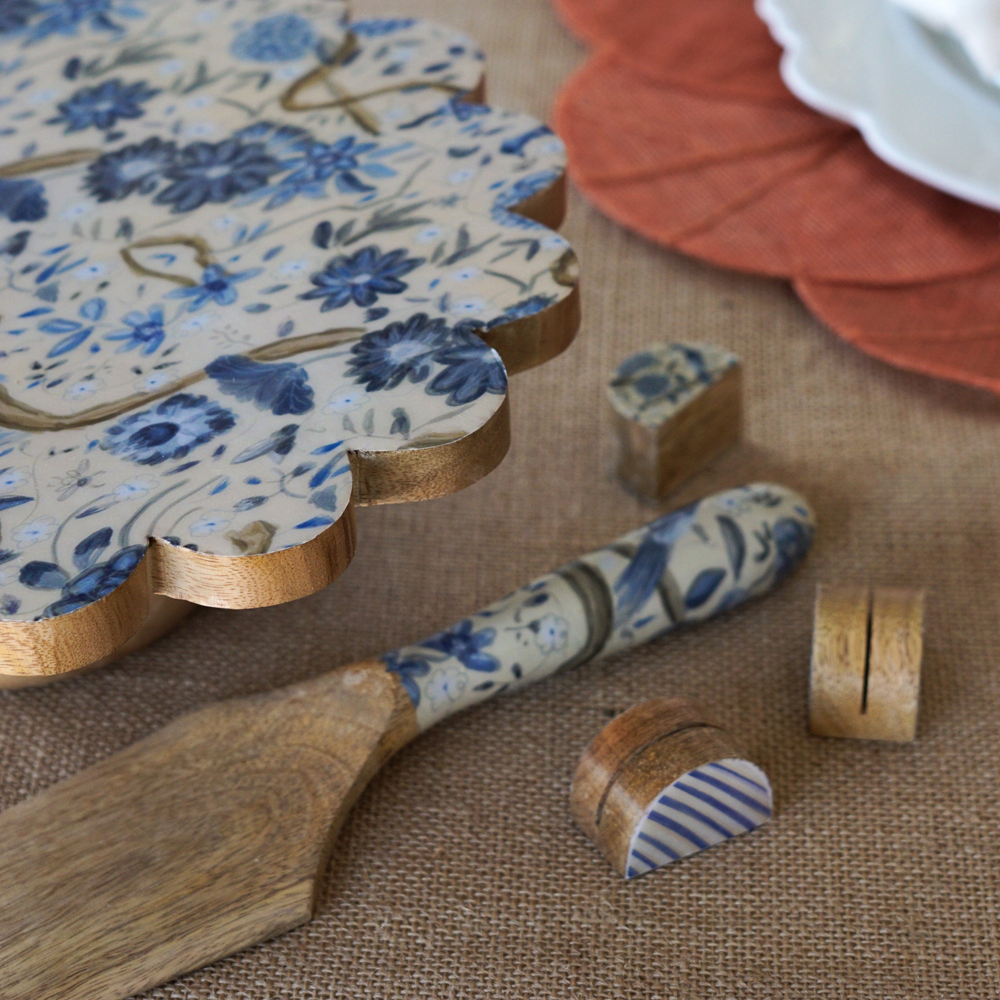 Toile Enamel Art Cake Stand