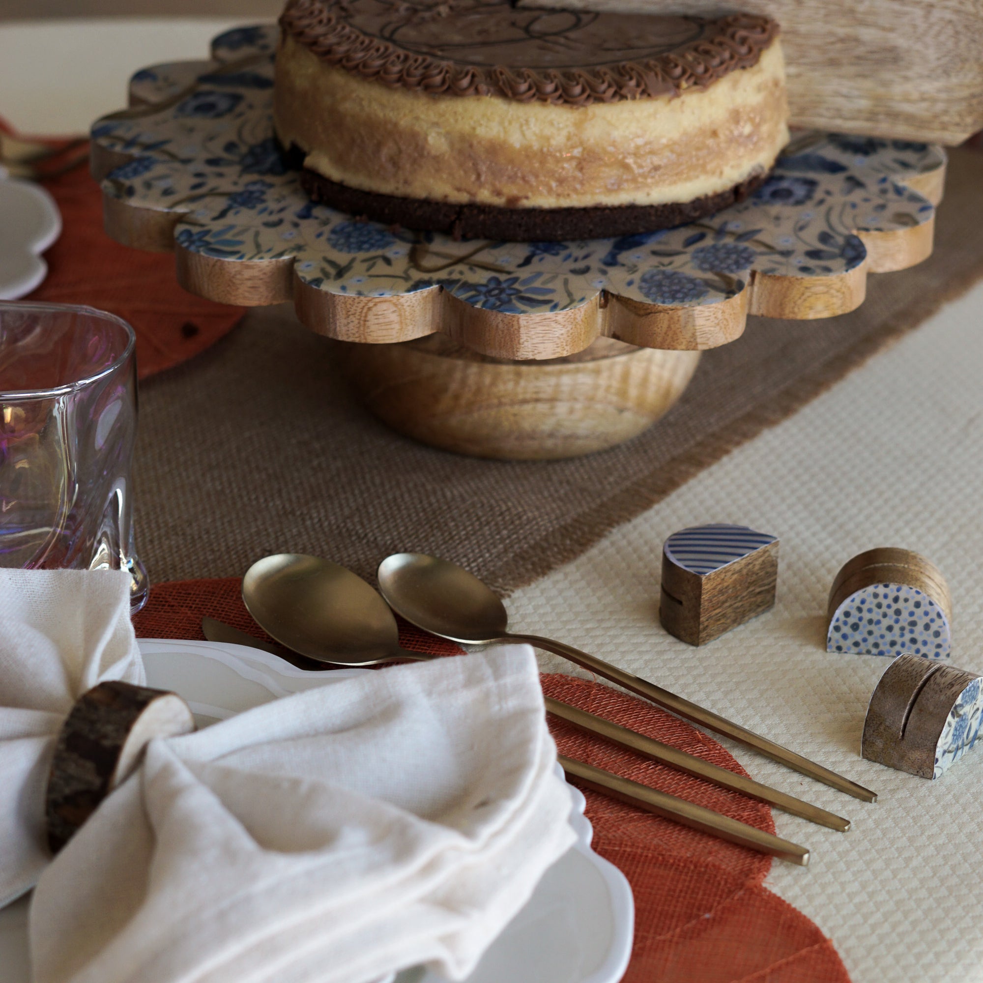 Toile Enamel Art Cake Stand